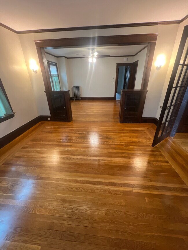 Building Photo - 16 Davis Ave Unit 1 Rental