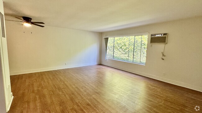 LIVING ROOM - 11737 Kiowa Ave Rental