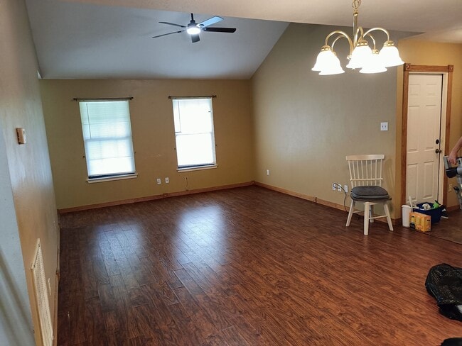 Photo - 125 Thomas St