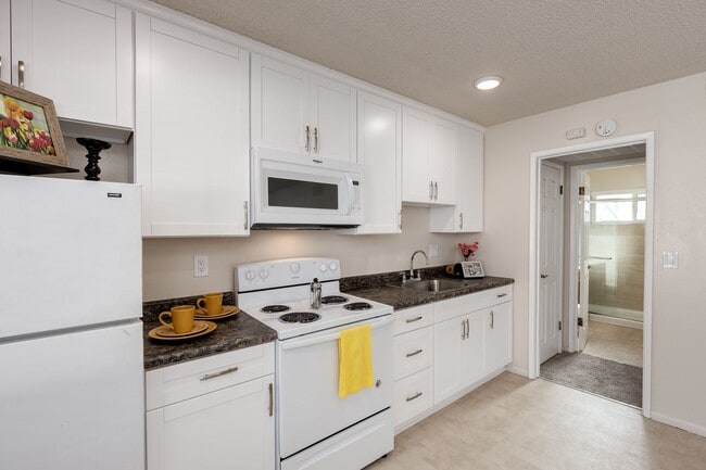 Photo - Walnut Tree Manor