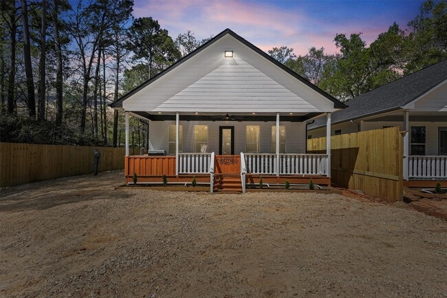 Photo - 210 Canary St