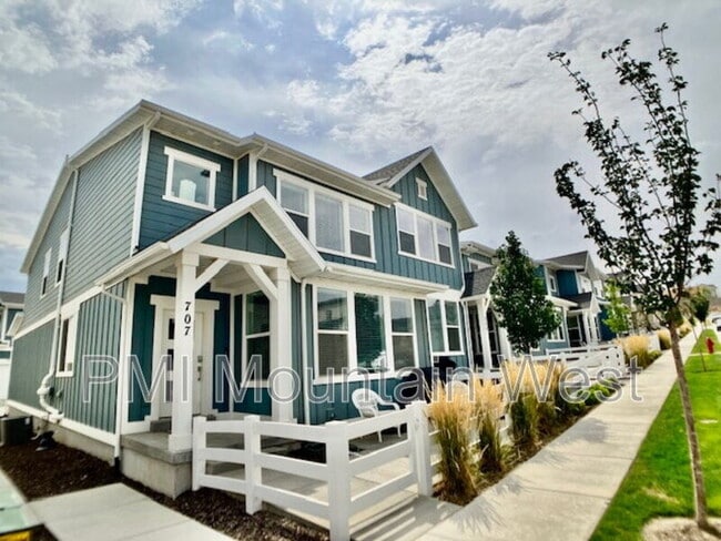 Building Photo - 707 Miller Ave