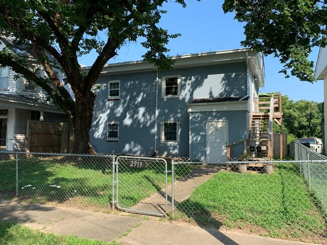 Building Photo - 2919 4th Ave Unit Upstairs B #2
