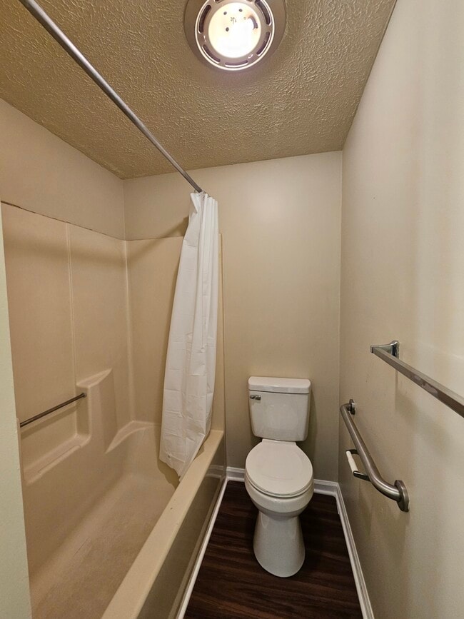 Photo - 212 E Fairfax St