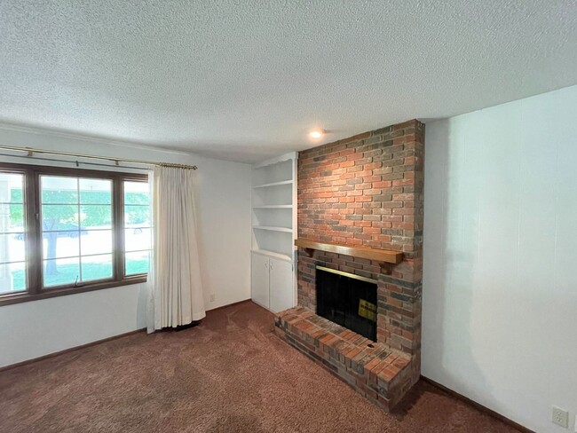 Photo - Comfortable 3 Bedroom 2 Bath House in Beautiful Neighborhood