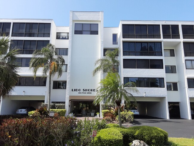 Building Photo - Seasonal/short term ONLY Nicely renovated... Rental