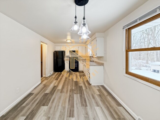 Photo - Central Air! 3 Bed 1 Bath Duplex