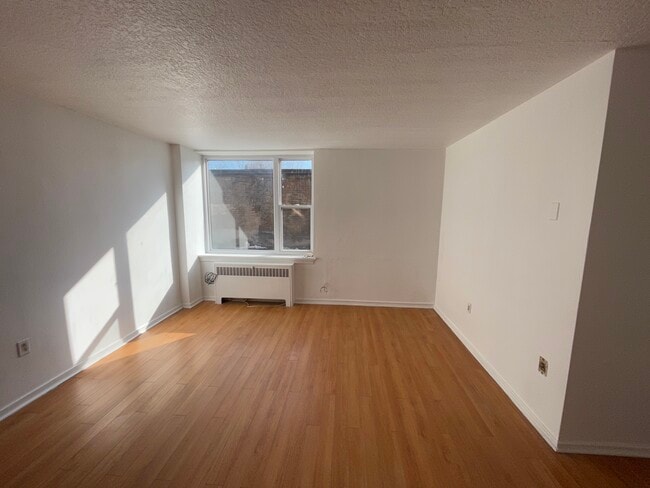 Building Photo - Large studio apartment Unit 5