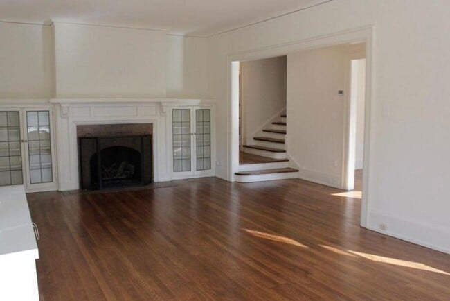Photo - 3132 N Shepard Ave