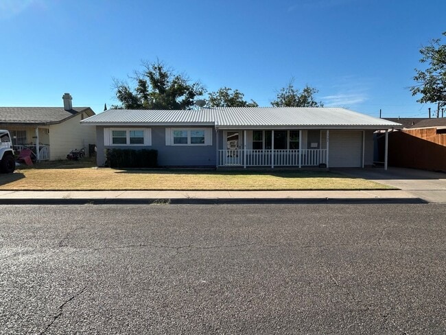 Photo - Charming Family Home Near John Ireland Ele...