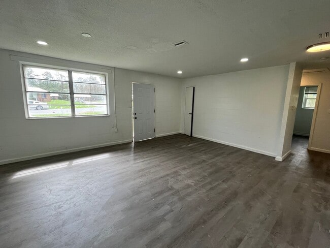 Photo - Remodeled 3 Bedroom, 1 Bathroom Brick Apartment near Downtown Live Oak (Move in Special!) Unit 116 Horizon Circle SW Live Oak 32064