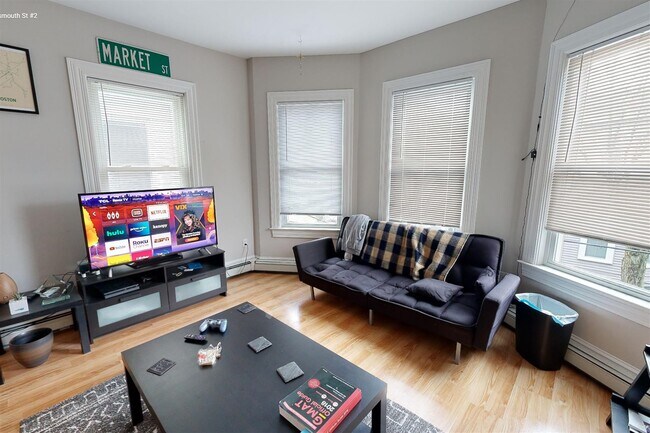 Photo - 33 Portsmouth St