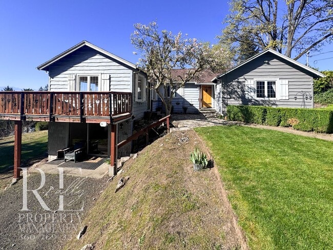 Photo - Charming Vintage Retreat with Stunning Views in Port Orchard