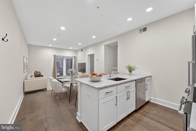 Building Photo - 1412 Chapin St NW Unit 2