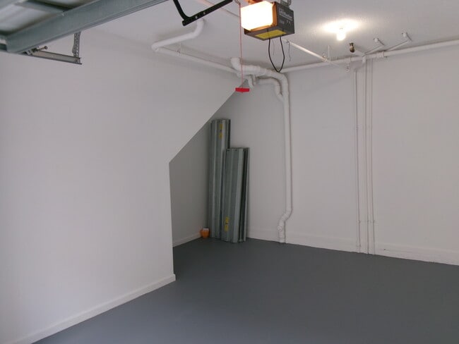 Building Photo - 5980 W Sample Rd Unit 203