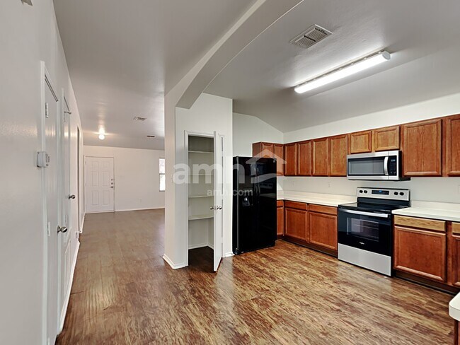 Photo - 742 Mission Ln