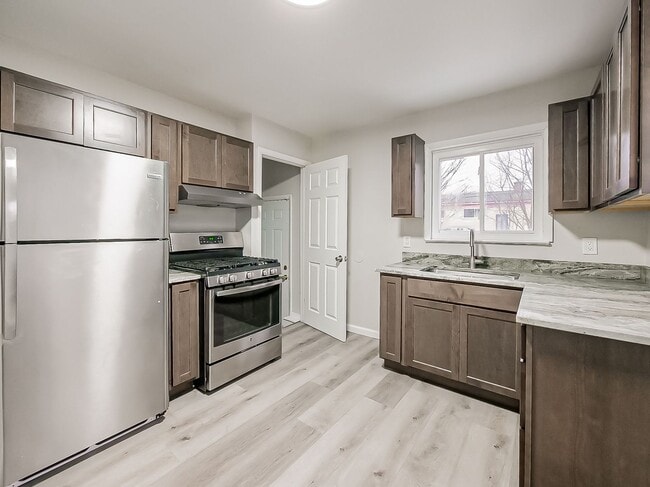 Photo - AVAILABLE NOW! Charming 3-Bedroom Home in Prime Pontiac Location