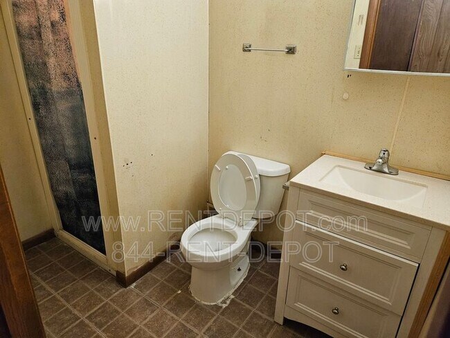 Photo - 302 W State St