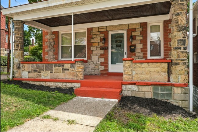 Photo - "Charming 3-Bed Retreat with Gleaming Hardwood Floors on Beacon Hill Avenue!"