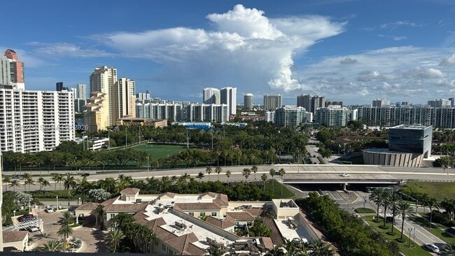 Building Photo - 19501 W Country Club Dr Unit 1706