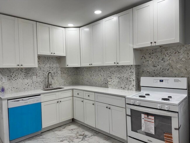 Building Photo - 306 Summit Ave Unit 2 Rental