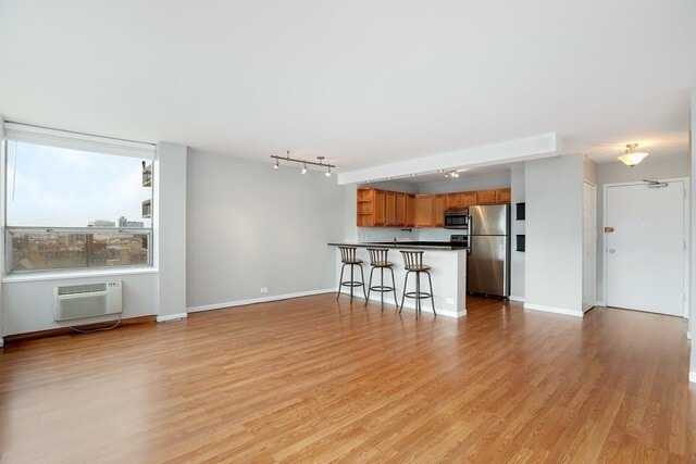 Building Photo - 1360 N Sandburg Ter Unit 1806 Rental