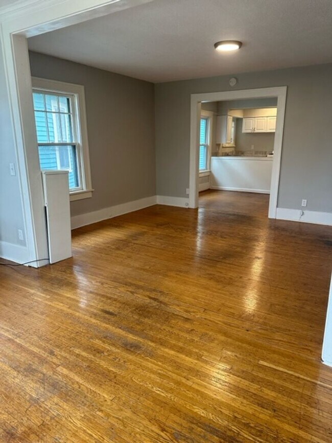 Building Photo - 37 Vick Park B Unit 37 Vick #4 Rental
