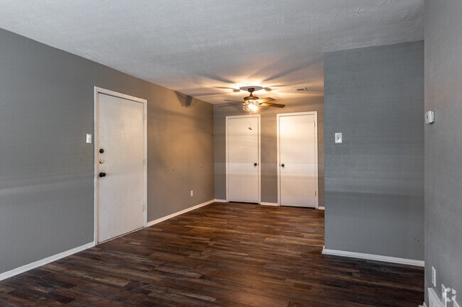 3BD - 2BA - 1,050SF