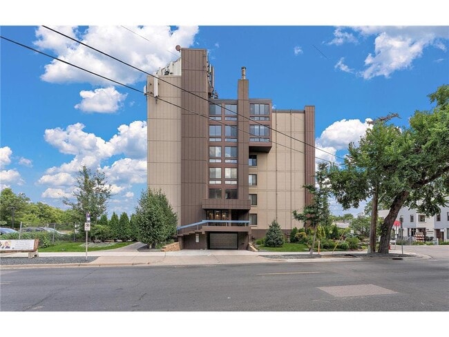 Photo - 2800 W 44th St Apartment Unit 104