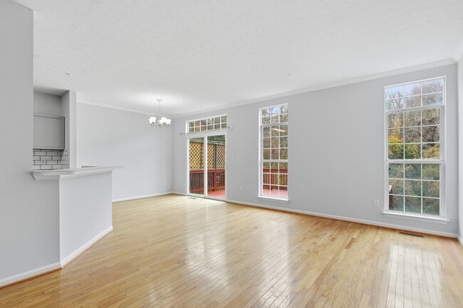 Photo - 5905 Grenfell Loop