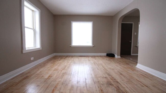 Photo - 39 Empress Ave N Unit 1