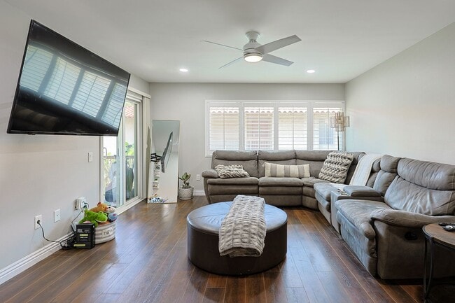 Building Photo - 2 Bed / 2 Bath Condo for Rent – Mission Valley