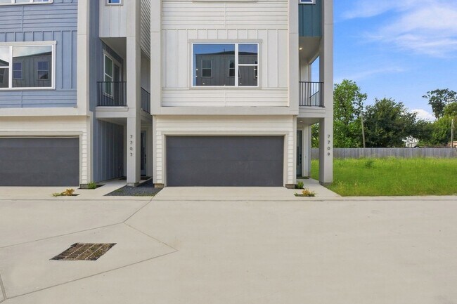Photo - 7709 Earl Rudder Wy