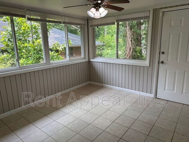 Photo - 1914 La Mesa Ln