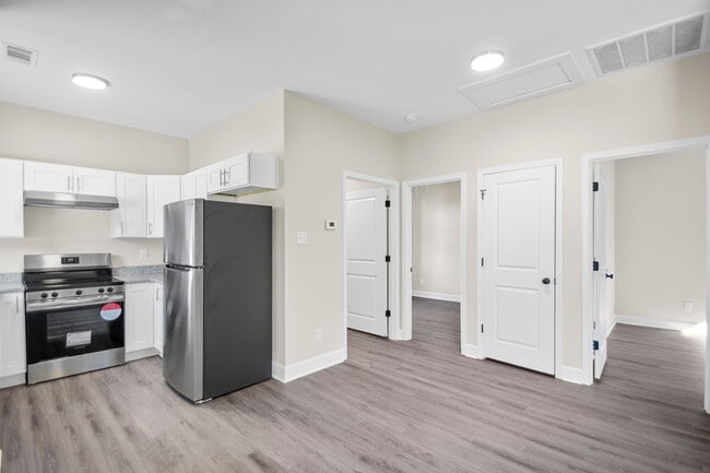 Building Photo - 1523 S Cedar St Unit 1523 S Cedar St - A