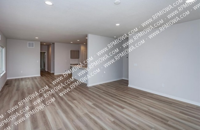 Photo - 755 Linden St