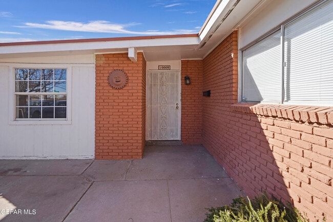 Photo - 10009 Jamaica St