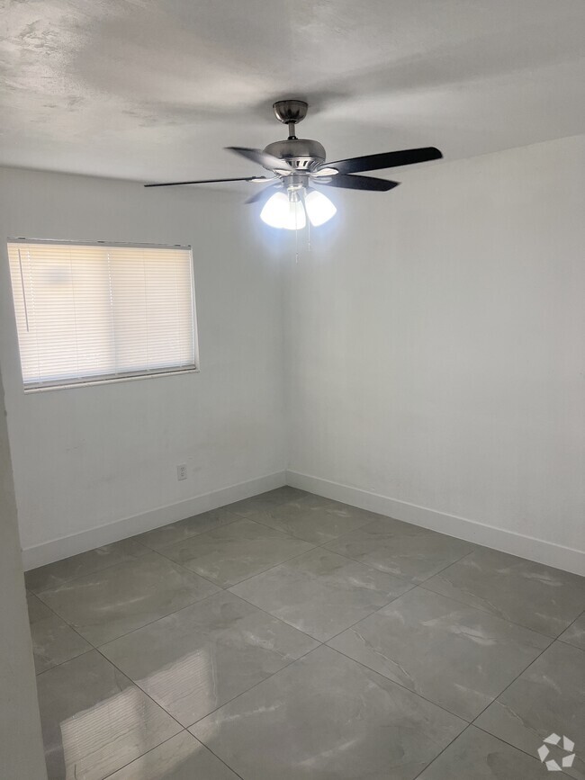 Building Photo - 6804 SW 9th St Rental