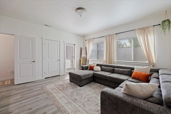 Photo - 5720 Cherry Ln