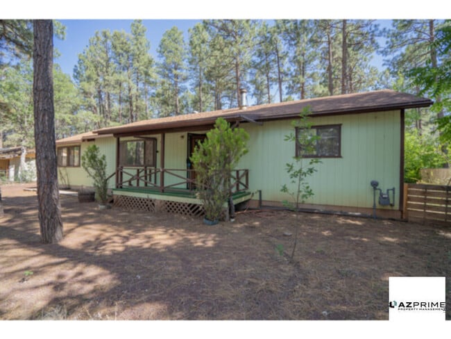 Photo - Discover your peaceful retreat in this charming 3/1 Lakeside home!