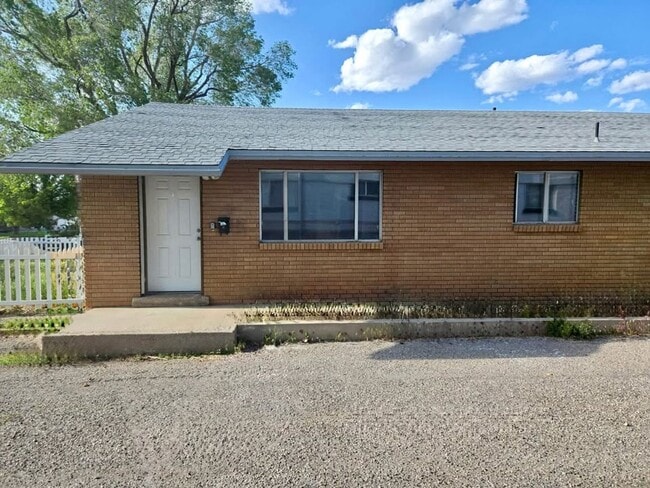 Building Photo - Adorable 2 Bedroom Cedar City Townhome