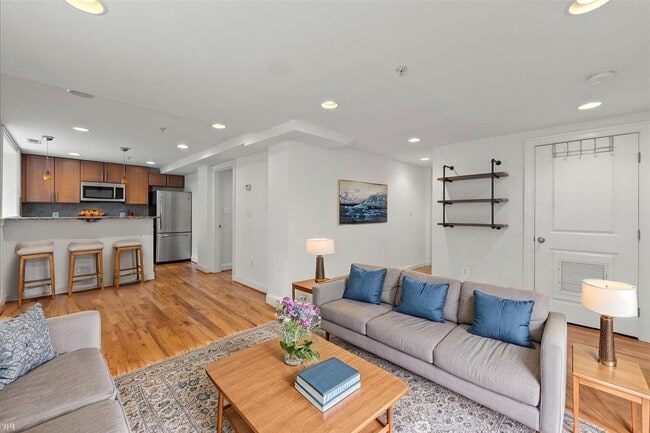 Photo - 739 Newton Pl NW Unidad 739 Newton Place NW