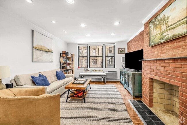 Building Photo - 250 W 15th St Rental