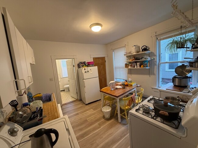 Building Photo - 19 Portsmouth St Unit 1T