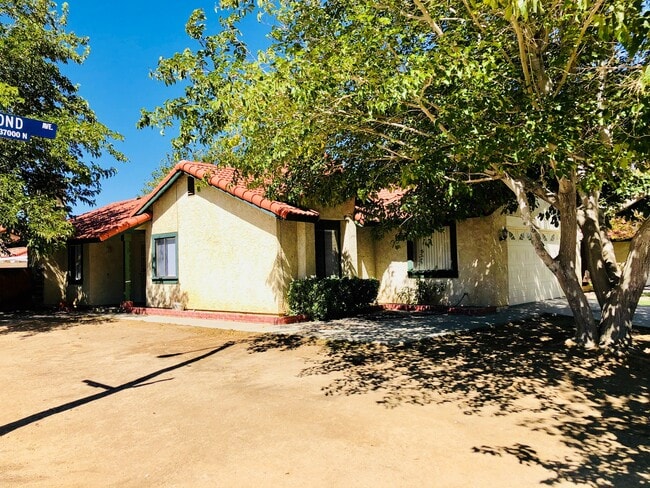 Building Photo - 37007 Pond Ave