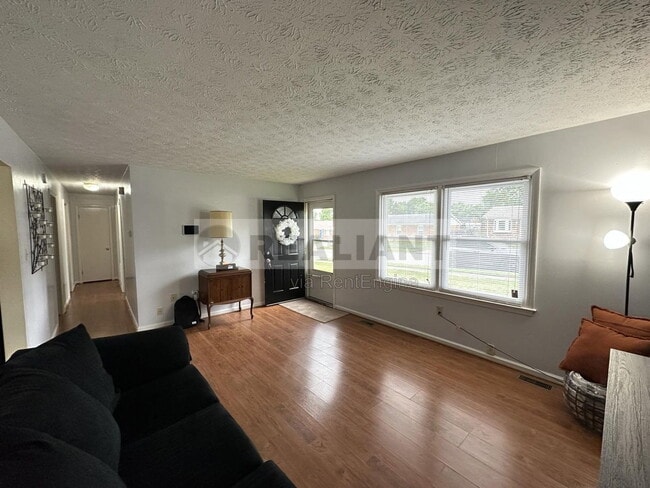 Photo - 530 Foxwood Dr