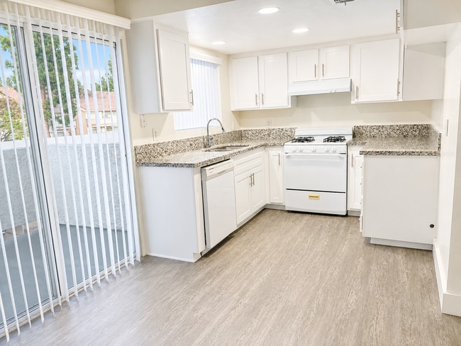 Building Photo - 174 S Van Buren St Unit 174