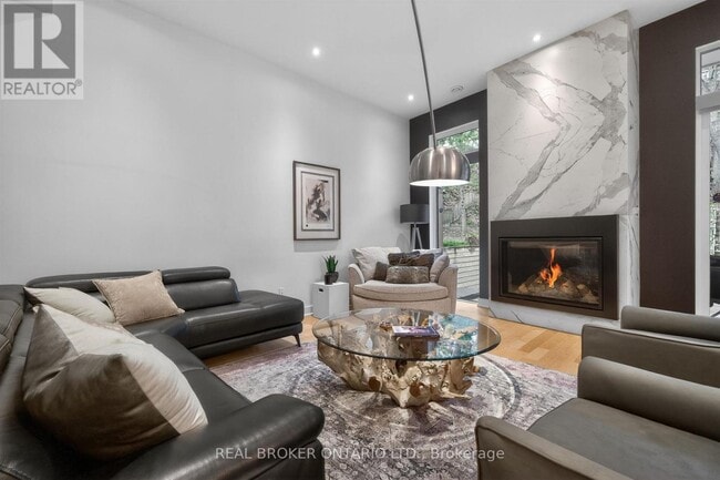 Photo - 88 S Kingsway