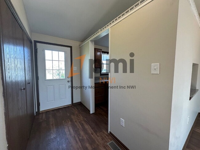 Photo - 404 Saginaw Dr