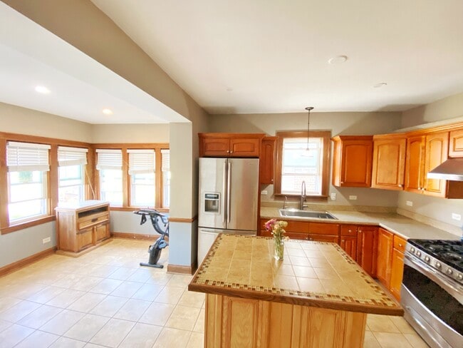 Building Photo - 1625 S 59th Ave Unit First floor